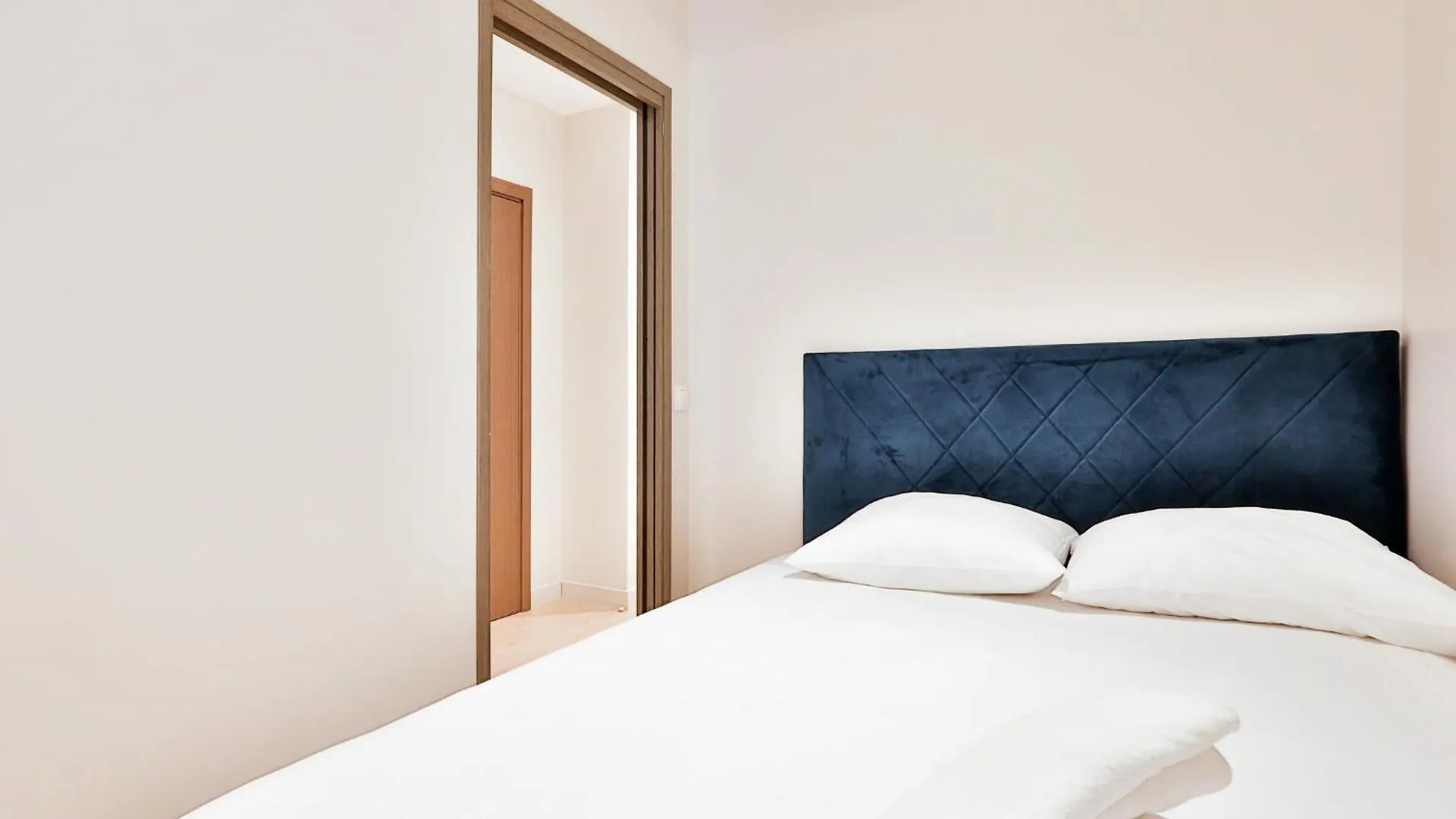 Blue Nights Apartments - Sébastopol Paris France