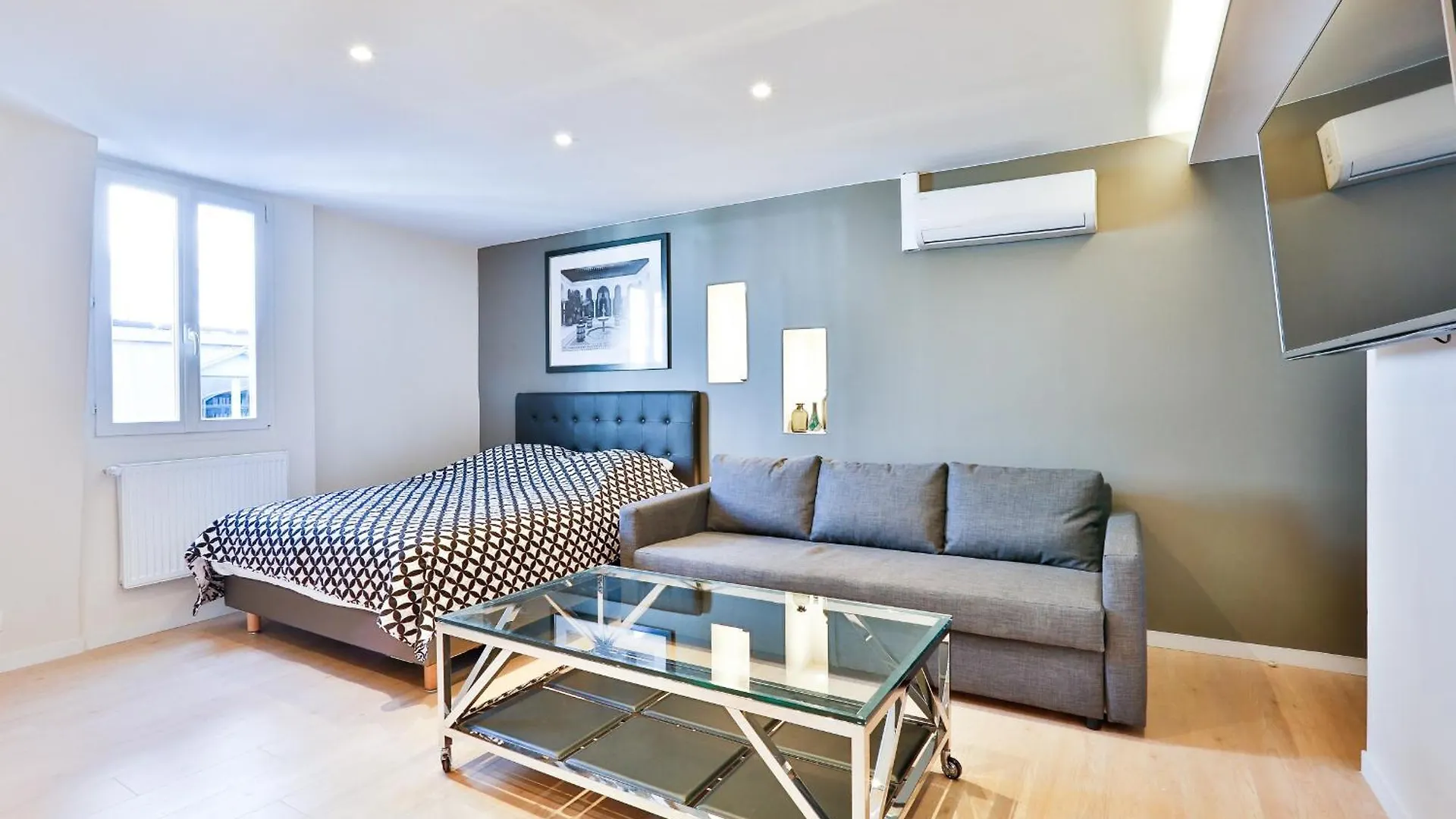 Blue Nights Apartments - Sebastopol Paris