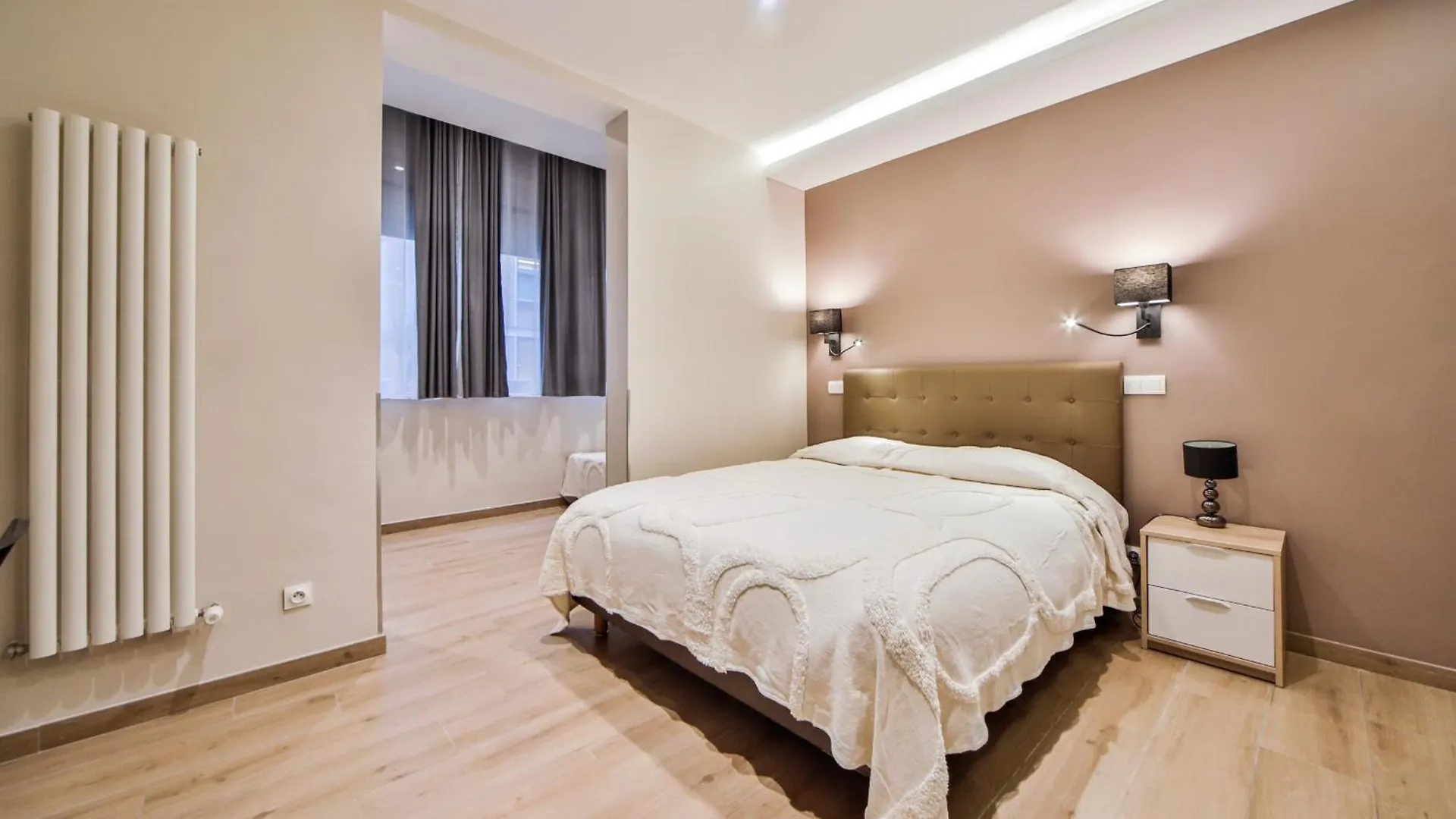 Blue Nights Apartments - Sebastopol Paris