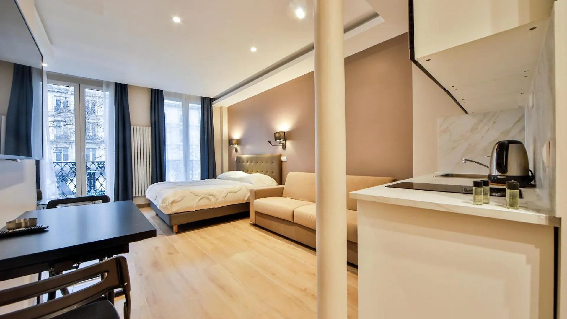 Blue Nights Apartments - Sebastopol Paris
